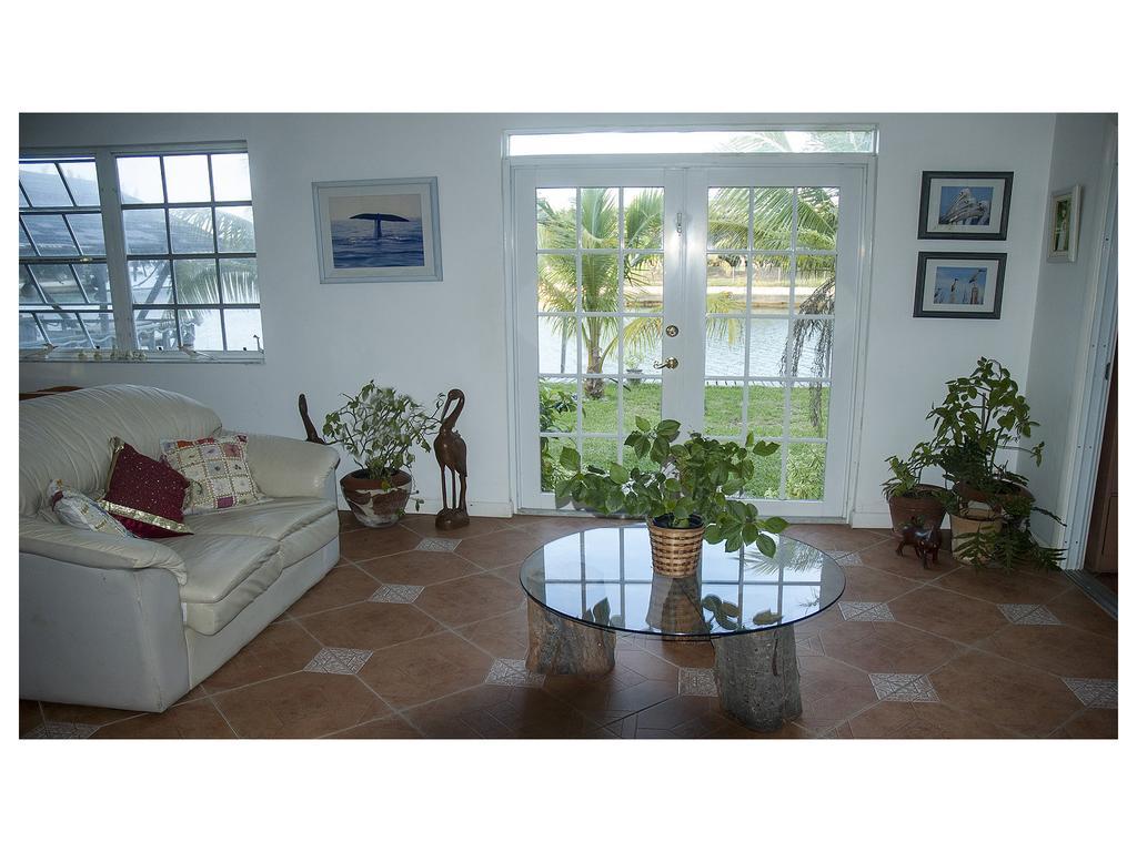 Silver Point Villa フリーポート エクステリア 写真